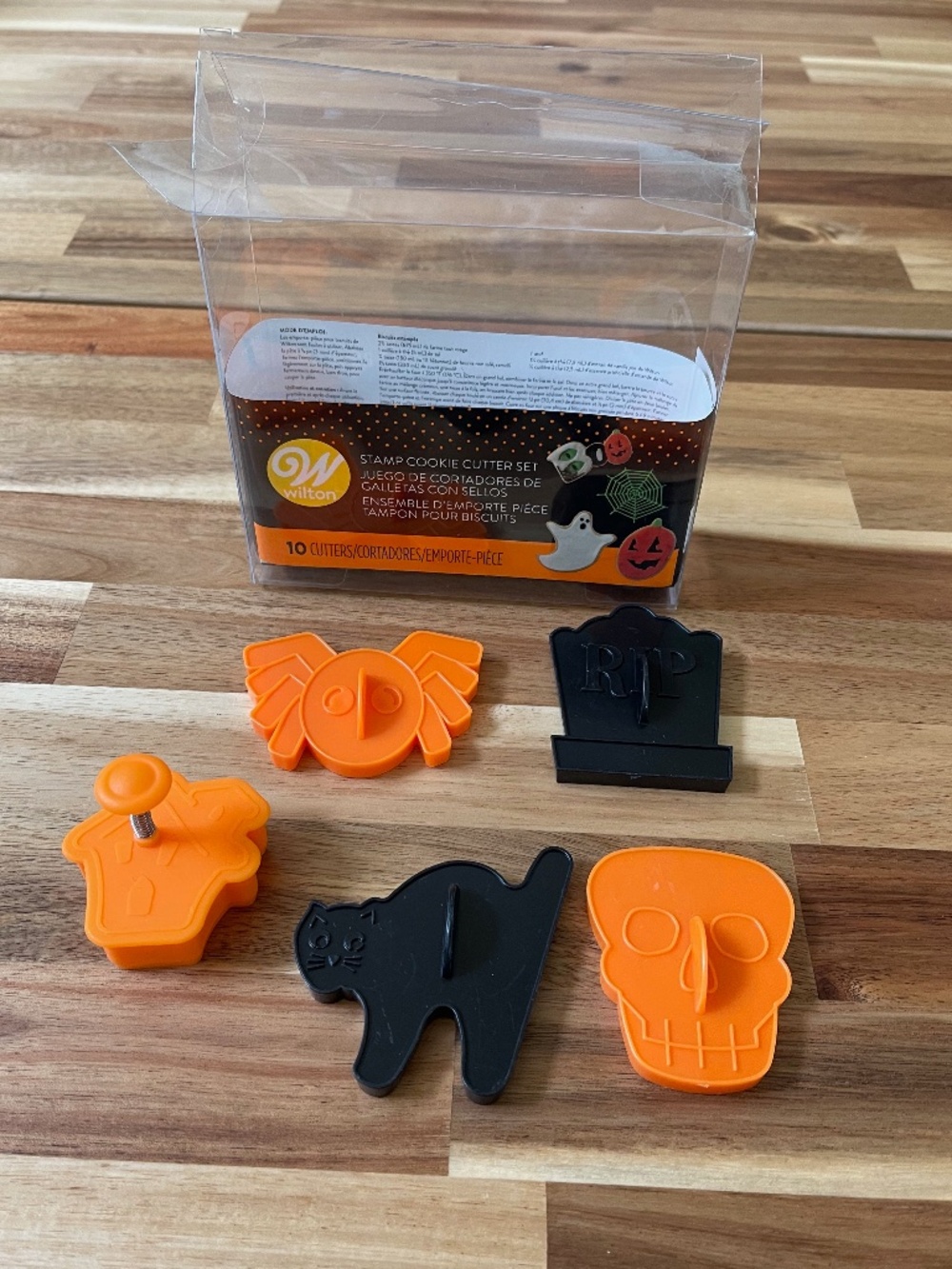 UNUSED - Wilton Stamp Halloween Cookie Cutter Set - 5 Cutters